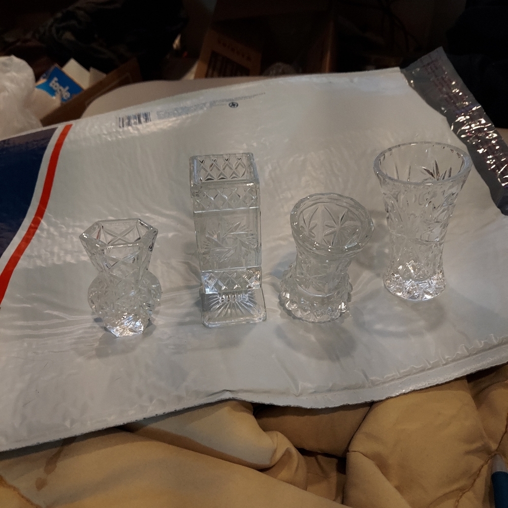 338) 5 decorative vases